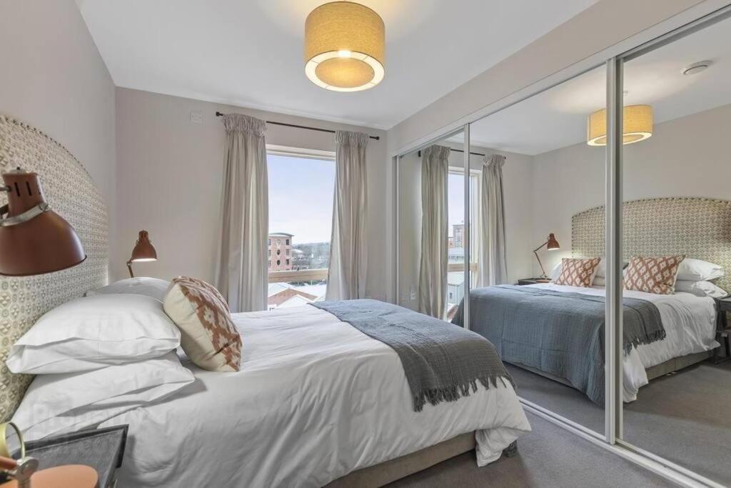 Belfast City Centre, Sleeps 6 ภายนอก รูปภาพ