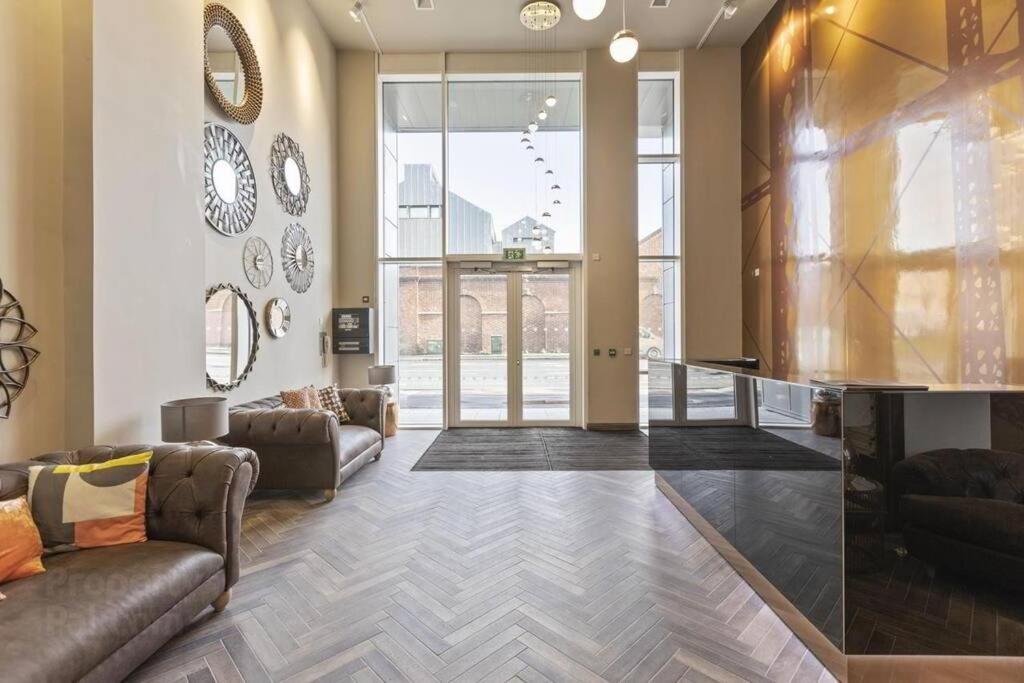 Belfast City Centre, Sleeps 6 ภายนอก รูปภาพ